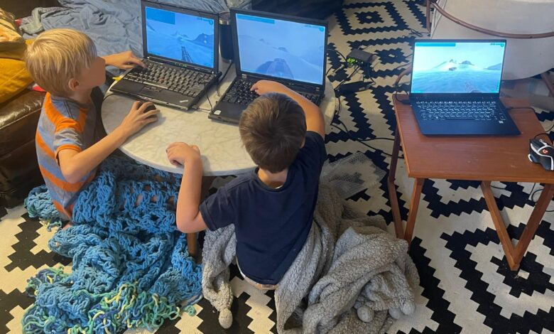 Saturday morning T2 LAN party!